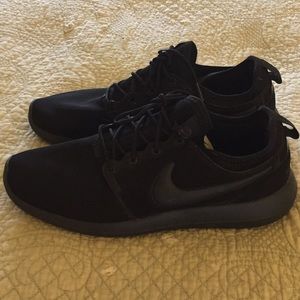 Men's Nike Black Roche Sneakers size 9